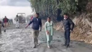 सड़क निर्माण का कार्य गुणवत्ता के साथ किए जाने से स्थानीय सभासदा की हो रही  प्रशंसा